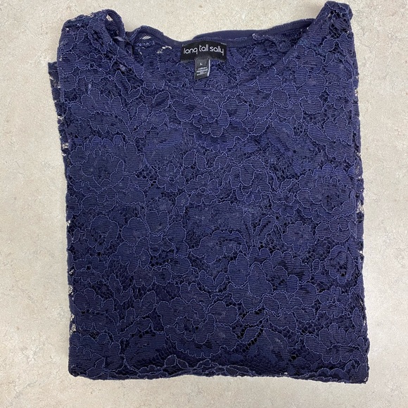 Lace blouse with flutter sleeve - Picture 2 of 3